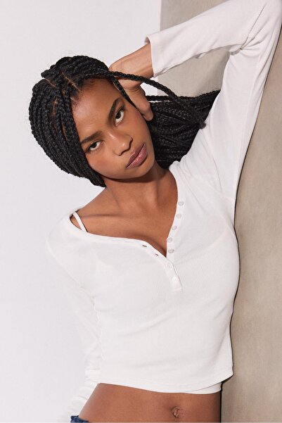 Stradivarius Düğmeli t-shirt