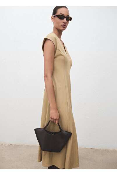 MANGO Woman V yaka dikiş detaylı elbise