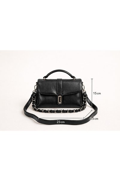 ZERVA QUEEN Black Leather Women's Shoulder Bag with Chain Detail - Timeless Elegance