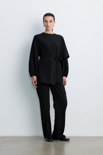 BE BLUE ΜΠΛΟΥΖΑ ΜΕ ΜΑΥΡΟ ΣΑΛΙΟ ΜΕ ΛΕΠΤΟΜΕΡΗ ΣΤΟΙΧΕΙΑ