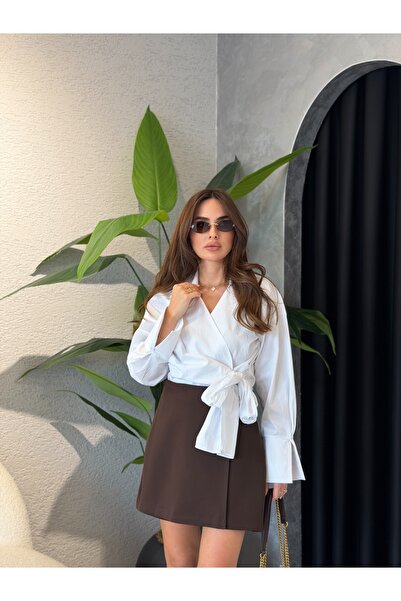 By Merve Darende Bağlama Detaylı Yırtmaç Kol Kruvaze Gömlek
