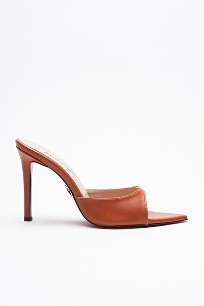 Ayakkabı Ateşi Γυναικείες παντόφλες με μυτερό δέρμα με λεπτό τακούνι