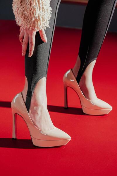 Ayakkabı Ateşi Pantofi cu platformă din piele lăcuită Siena Nude - Design spe...