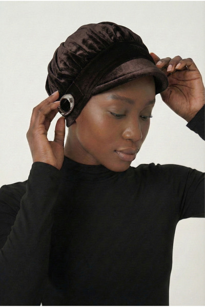 fidan bone قبعة مخملية بتفاصيل مشبك، حجاب جاهز باللون البني، غطاء رأس طبي منا...