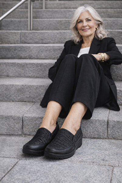 Bereket Kundura حذاء نسائي موديل 8807 بنعل داخلي طبي مرن ومرن، أسود اللون