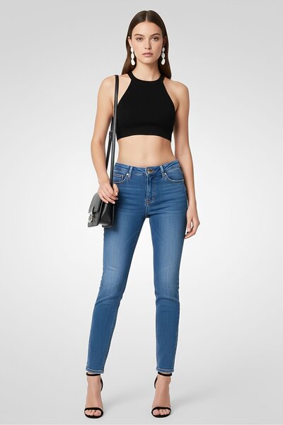 Tommy Hilfiger بنطلون جينز نسائي ضيق مغسول بقصّة عادية، أزرق