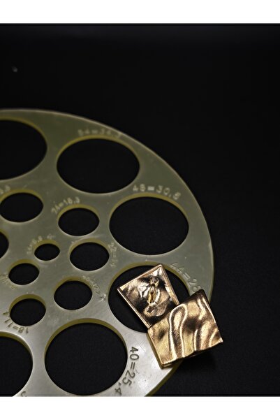 NESGO MODA Z.A.R.A Model Wavy Asymmetric 6 Large Gold Color 28 mm 44 Size