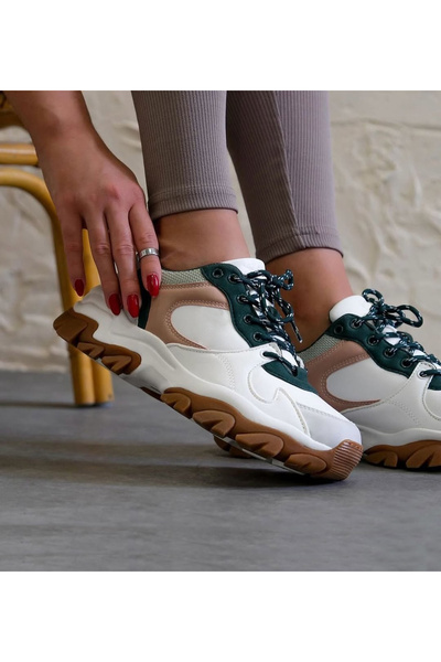 Venk حذاء رياضي نسائي من PULSE باللون الأبيض متعدد الألوان ونعل سميك