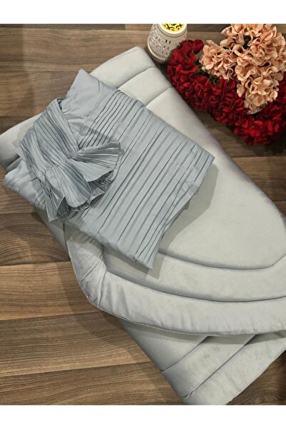 GENERAL Foam prayer mats with a pleated prayer sheet: comfort in prostration…...