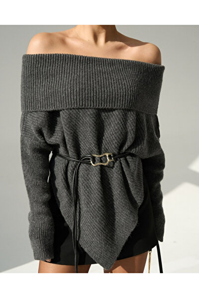 Qualia Butik Women's Madonna Collar Asymmetric Sweater