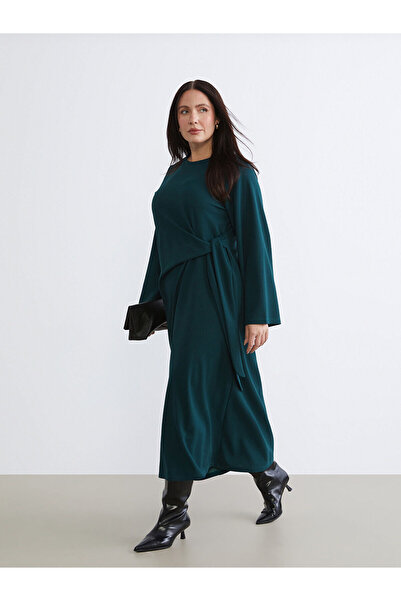 LC Waikiki فستان سيراي الجديد للموسم الجديد بمقاس كبير وياقة دائرية ورباط