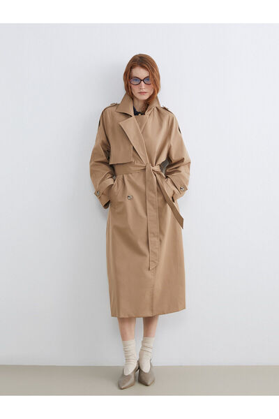 LC Waikiki معطف واق من المطر نسائي بيج بياقة مزدوجة الصدر