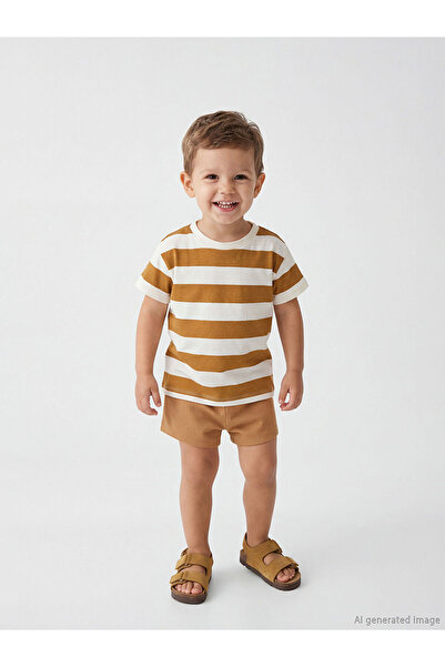 LC Waikiki تي شيرت وشورت للأولاد الصغار من إكرو بيسكل كولار