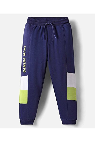 Pine kids بنطال استرخاء طويل من القطن المحبوك، مخيط مطبوع بنصوص - أزرق داكن