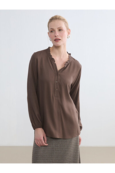 LC Waikiki Özmarka New Season Ruffled Collar Blouse
