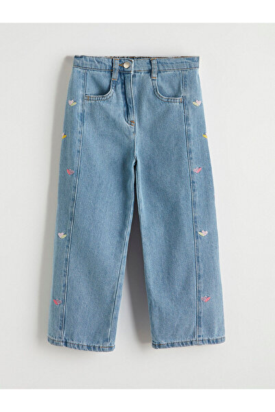 LC Waikiki بنطلون جينز للفتيات من مجموعة إلسيفا باللون الأزرق بقصة عادية ومطرز