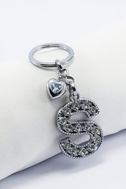 biuti Breloc cu litera S din metal argintiu, cu inimă albă strălucitoare și p...