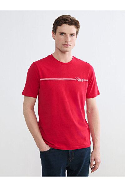 LC Waikiki Κόκκινο ανδρικό μπλουζάκι με λαιμόκοψη με τύπωμα από χτενισμένο βα...