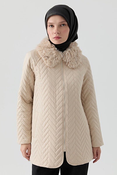 Tuğba Peluş Garnili Kapitone Kaban - Bej