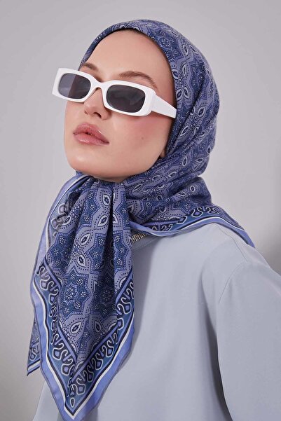 Levidor وشاح من الحرير والقطن بنمط موتيف باللون الأزرق الفاتح