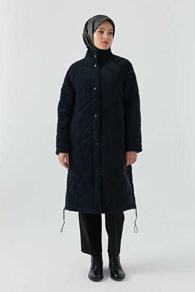 Tuğba Cam Kırığı Desenli Yırtmaçlı Kapitone Kaban - Lacivert