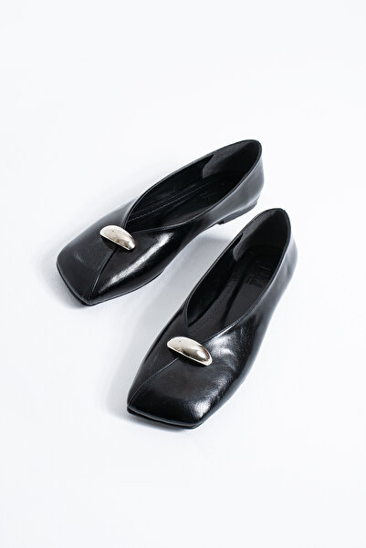 DUXAL SHOES Dawn Women's Square Toe Ballerinas with Metal Accessories