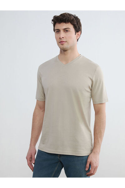 LC Waikiki Rmz Gi̇yi̇m Farkiyla V Dikim Combed Cotton Men's T-Shirt