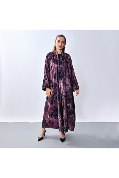 HAWRAA ABAYA A luxurious velvet abaya with an elegant artistic pattern, featu...