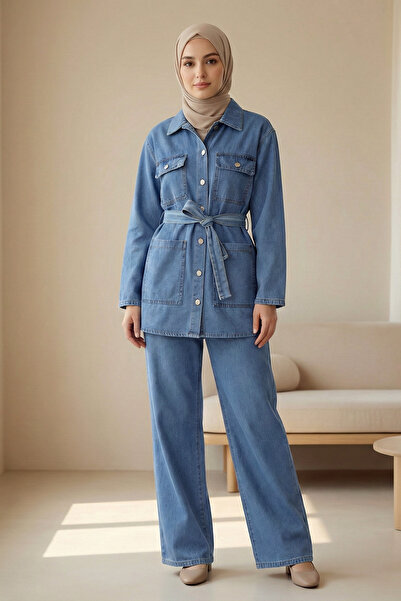 Kirazgym طقم جاكيت وبنطلون نسائي من الدنيم مع حزام خصر وجيوب وأزرار - أزرق ثلجي