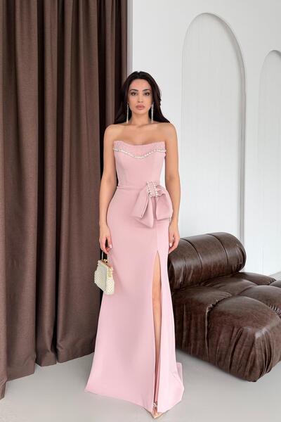 Serica Moda Βραδινό φόρεμα Y άνοιγμα με λεπτομέρεια φιόγκου από πέτρα σε σκόνη