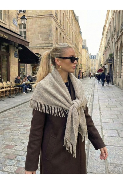 moimaaksesuar Kadın Püsküllü Yumuşak Dokulu Üçgen Bej Şal