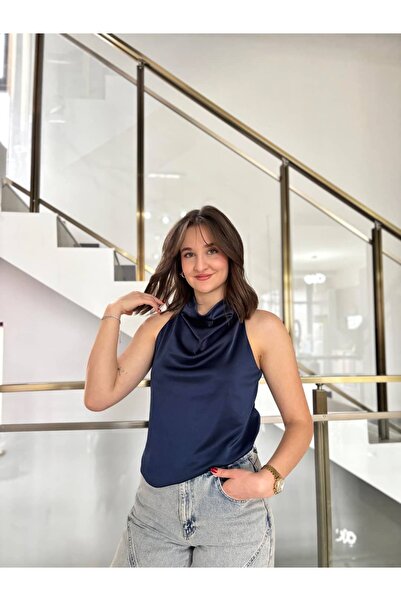 Sude Kızanlıklı Sleeveless Buttoned Satin Blouse