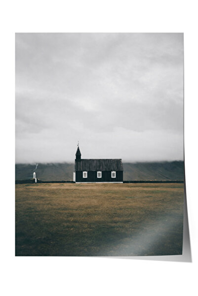 Zestia Постер Исландия Черна църква Мъглива долина Пейзаж Декор за всекидневна
