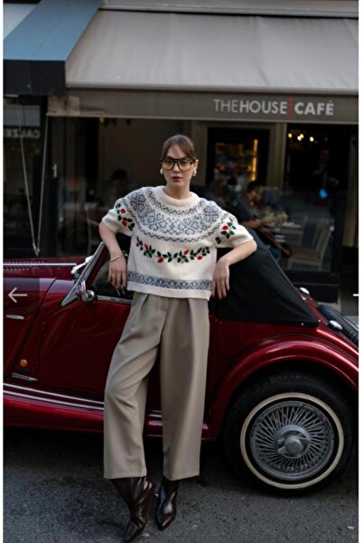 CADDELAMODA Women's Short-Sleeved Floral Embroidered Premium Soft Sweater