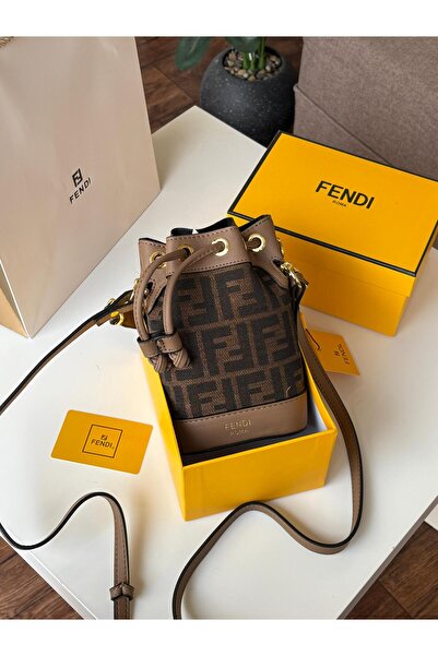 GENERAL Elegant women's shoulder bag with accessories