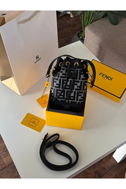 GENERAL Elegant women's shoulder bag with accessories