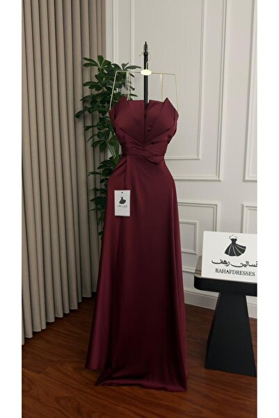 Rahaf A burgundy dress for an attractive, feminine look.