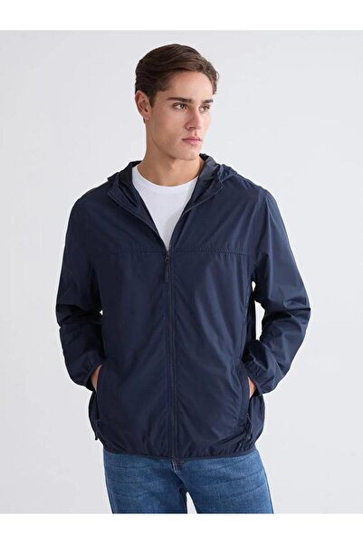 LC Waikiki معطف واق من المطر للرجال من ستاندرد فورم بغطاء رأس (S6)