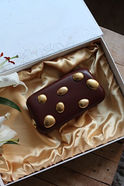 Moom Bag Women's Burgundy Metal Appliqued Chain Clutch Bag