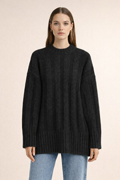 Kirazgym Striped Detail Half Turtleneck Soft Knit Sweater - Black