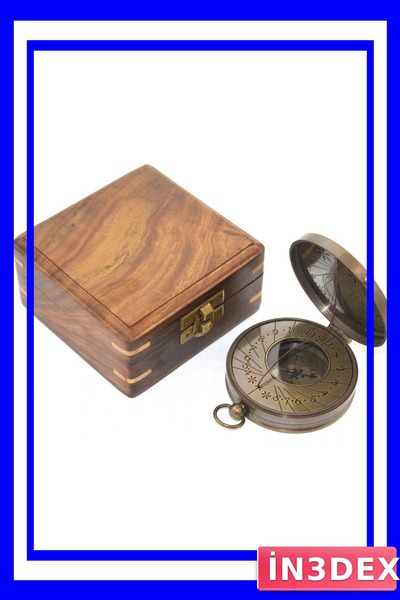 İN3DEX أداة ملاحة بالبوصلة في صندوق خشبي