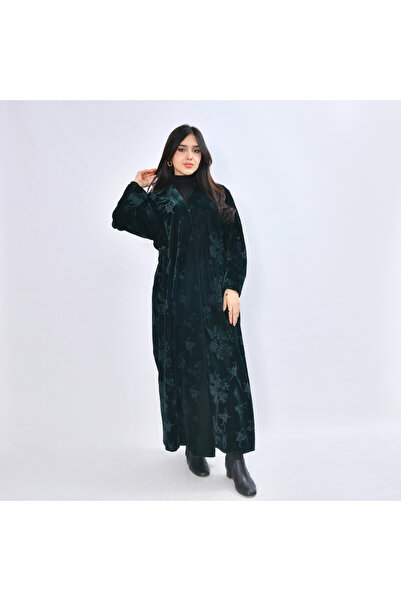 HAWRAA ABAYA Noura Abaya with a soft and feminine design, made of velvet fabr...
