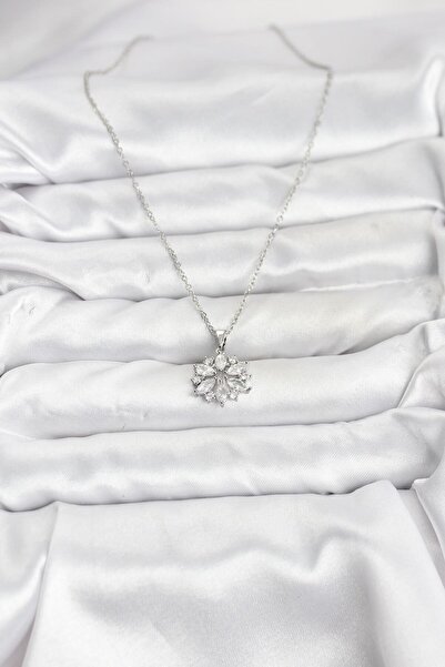 BSRE قلادة نسائية فضية اللون بتصميم زهرة اللوتس وحجر الزركون (فولاذ 316L)