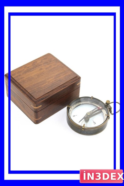 İN3DEX أداة تحديد الاتجاهات المصنوعة من النحاس داخل صندوق خشبي