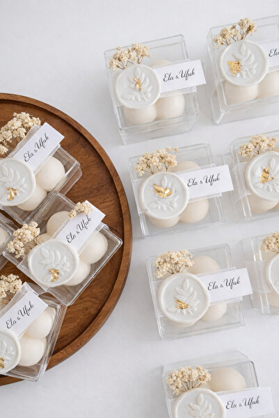 Defne 20 adet mika kutu içerisinde buble mum, üzeri beyaz mühür detaylı. Söz,...