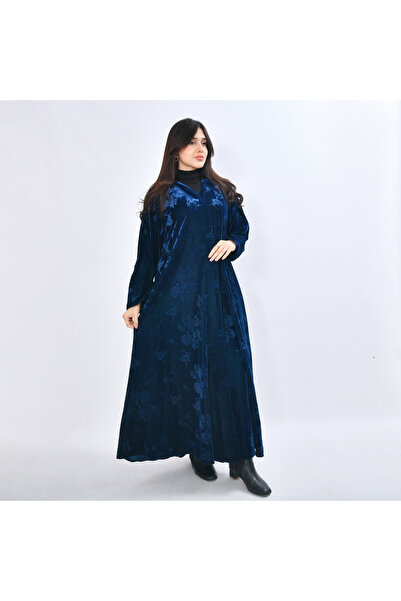 HAWRAA ABAYA Noura Abaya with a soft and feminine design, made of velvet fabr...