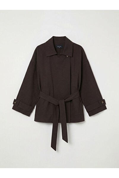 LC Waikiki سترة نسائية بحزام على شكل ياقة قميص قصة فضفاضة