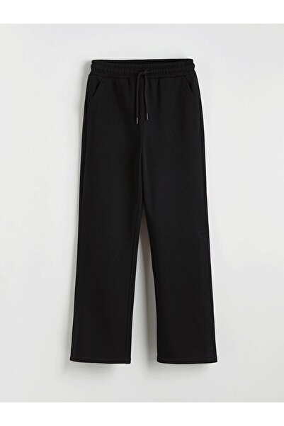 LC Waikiki Μαύρο γυναικείο παντελόνι φόρμας με κουμπωτά τελειώματα που φοριού...