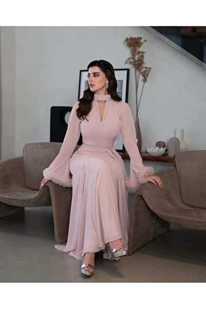 Azyaa Al-Amira A soft pink chiffon evening dress with feather sleeves and a d...