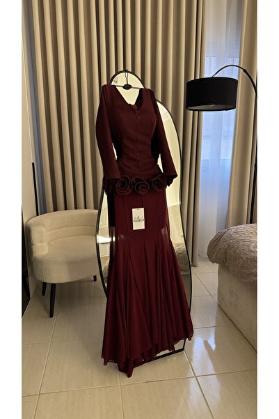 Nareen Fashion A stylish red dress that combines boldness and sophistication,...